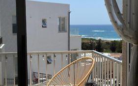 Sea View Apartment Near The Beach