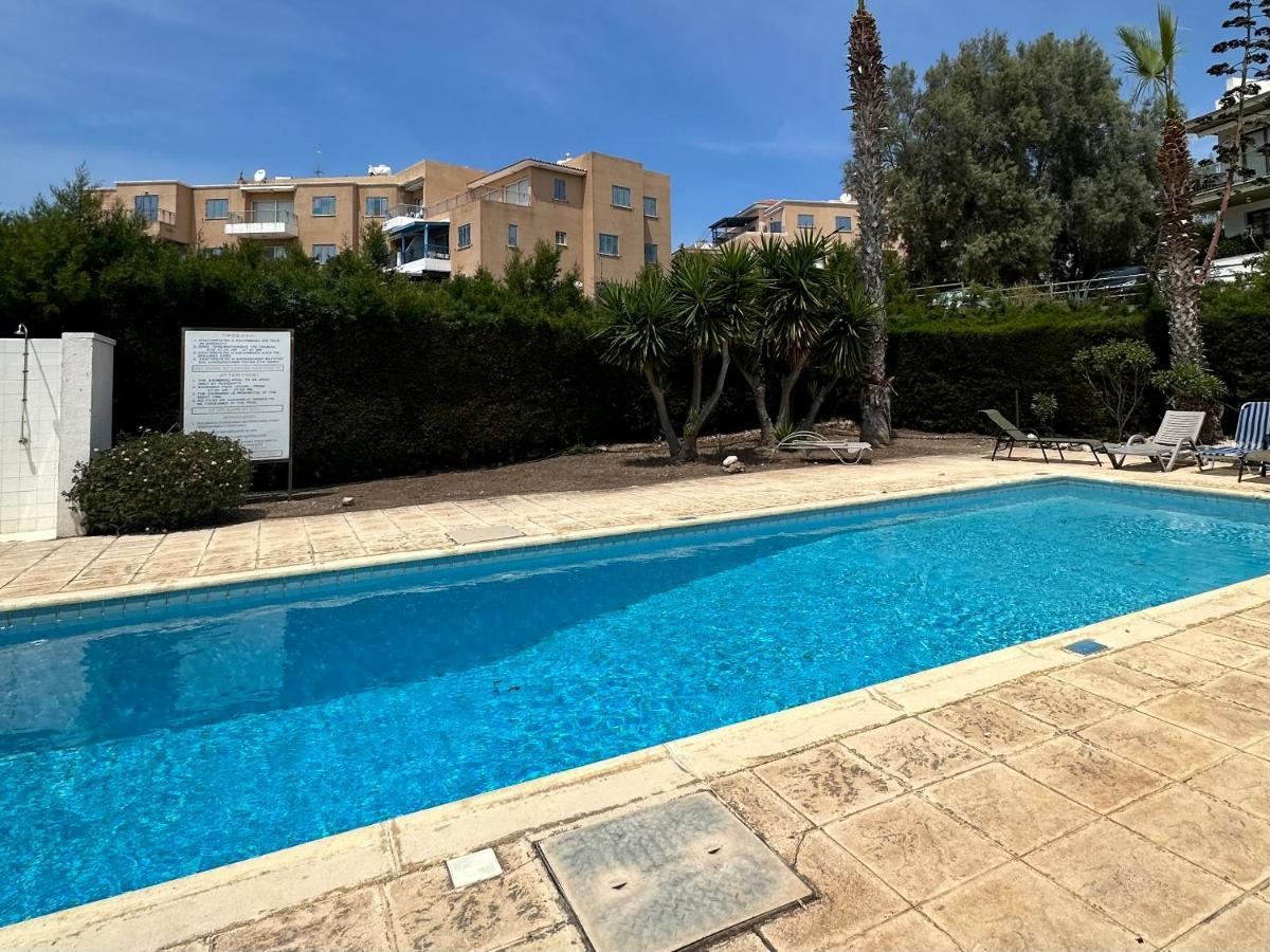 Sea View Apartment Near The Beach Paphos Exterior photo